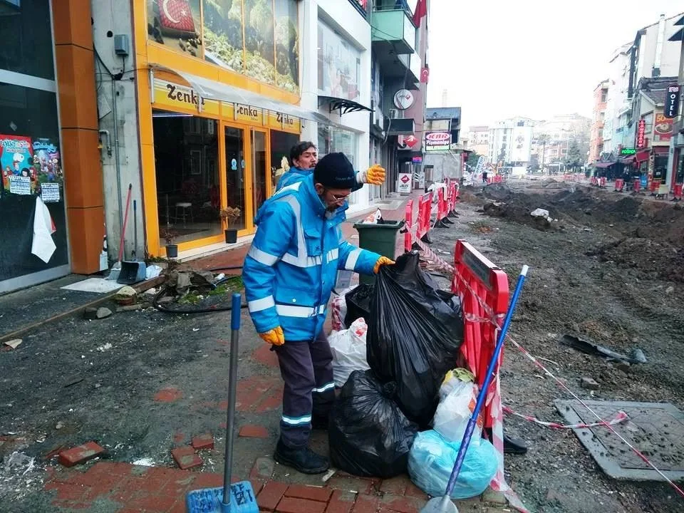 İzmitte Temizlik Çalışmaları Sürüyor
