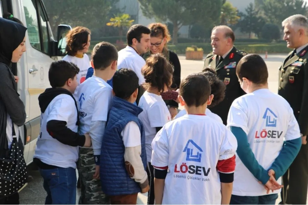 Jandarma Lösevli Çocukları Ağırladı