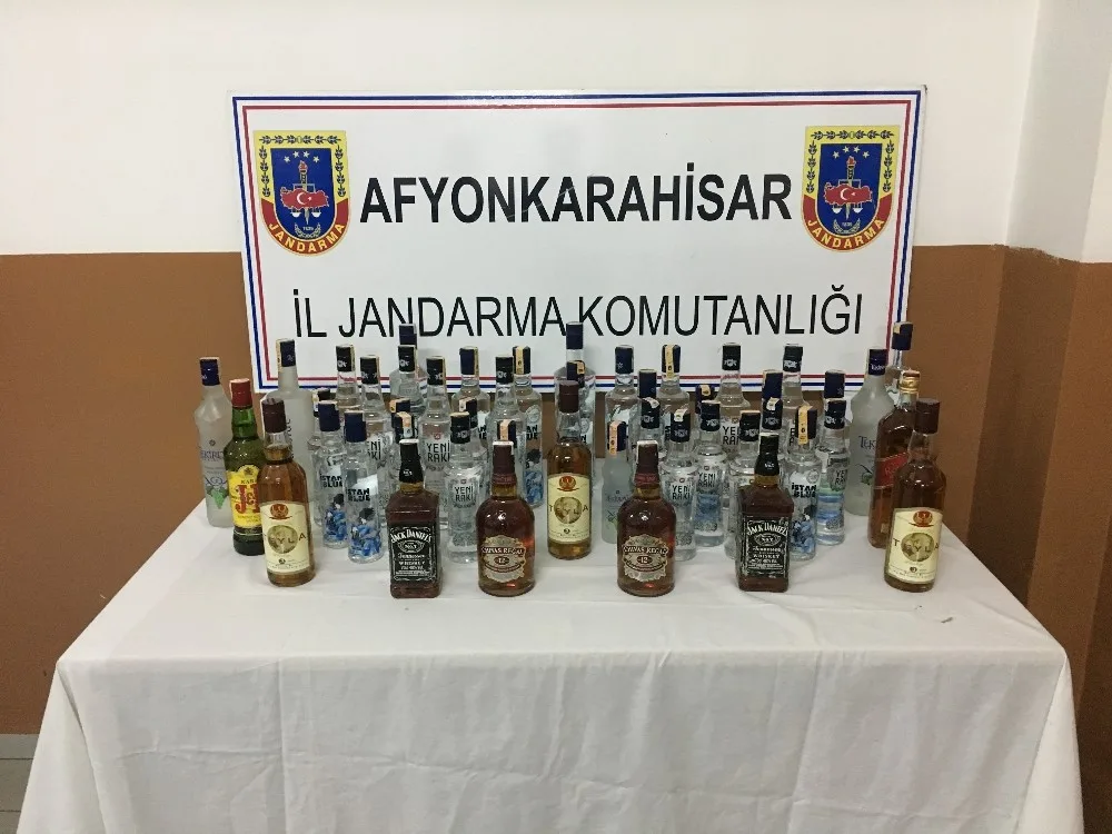 Jandarma Sahte İçki Ve Ruhsatsız Tabanca Ele Geçirdi