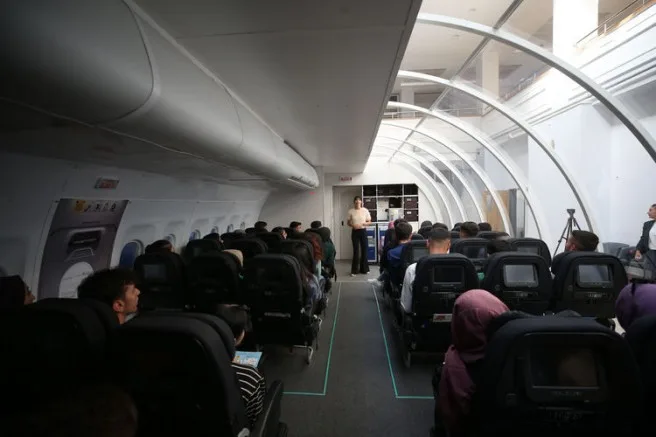 Kabin memuru adayları uçağı aratmayan ortamda eğitim görüyor