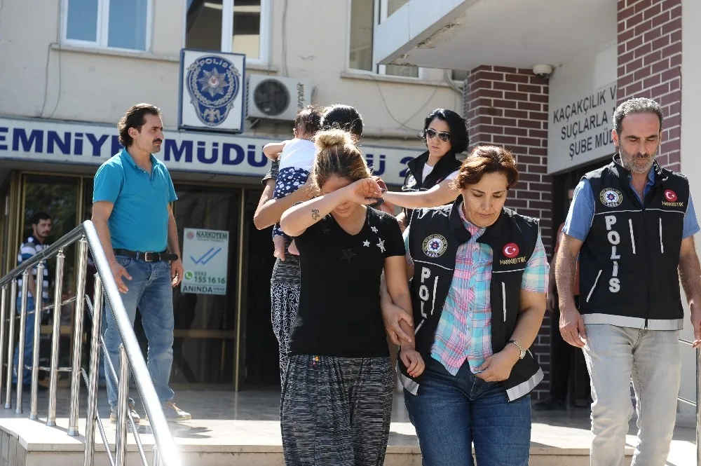 Kadın Zehir Tacirleri Adliyeye Sevk Edildi