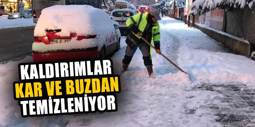 KALDIRIMLAR KAR VE BUZDAN TEMİZLENİYOR