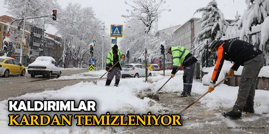 KALDIRIMLAR KARDAN TEMİZLENİYOR