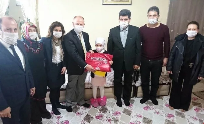 Kanser Hastası Minik Zelale Evinde Karne Morali