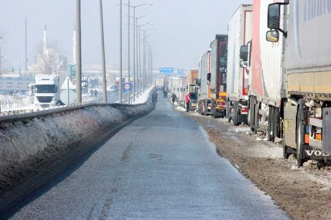 Kapıkulede Tır Kuyruğu 13 Kilometreye Düştü