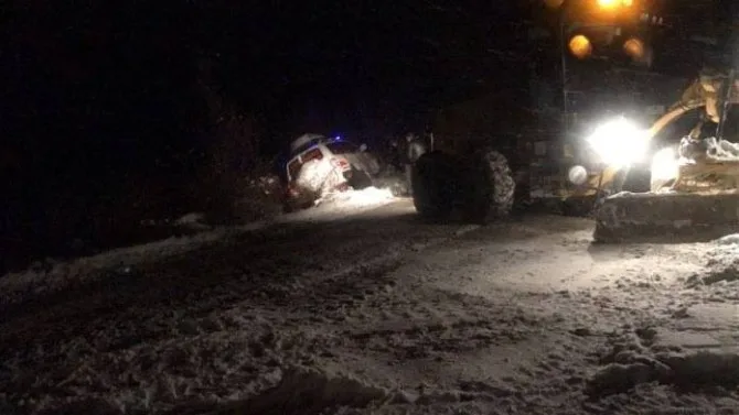 Kar Paletli Ambulanstaki Personelin Zor Anları Kamerada