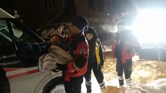 Kar Yağışının Etkili Olduğu İlçelerde Afad Ve Umke Hayat Kurtarmaya Devam Ediyor