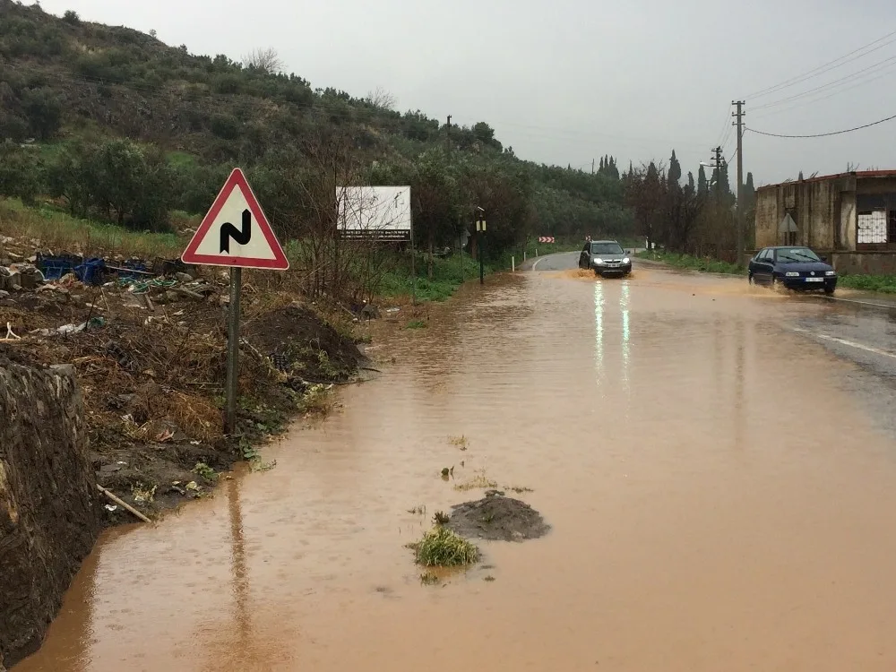Kara Yolu Sular Altında Kaldı
