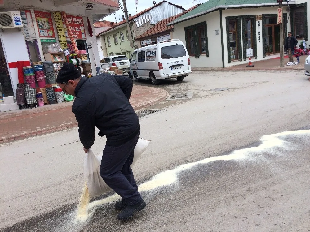 Kara Yolu Yağ Pistine Döndü