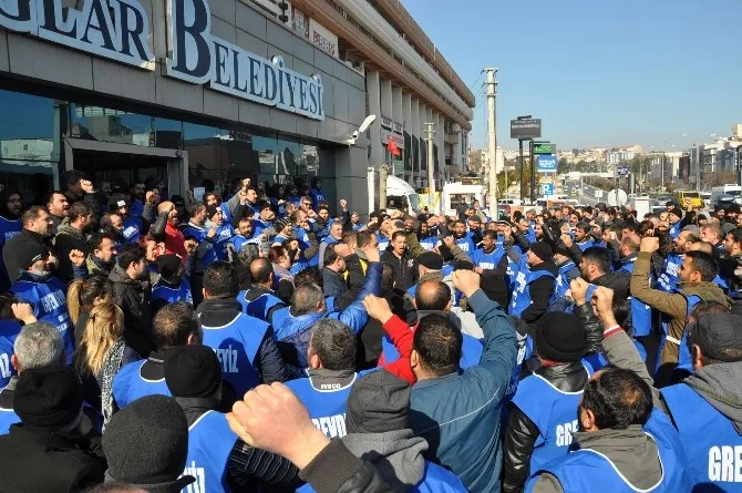 Karabağlarda Belediye İşçileri Greve Gitti