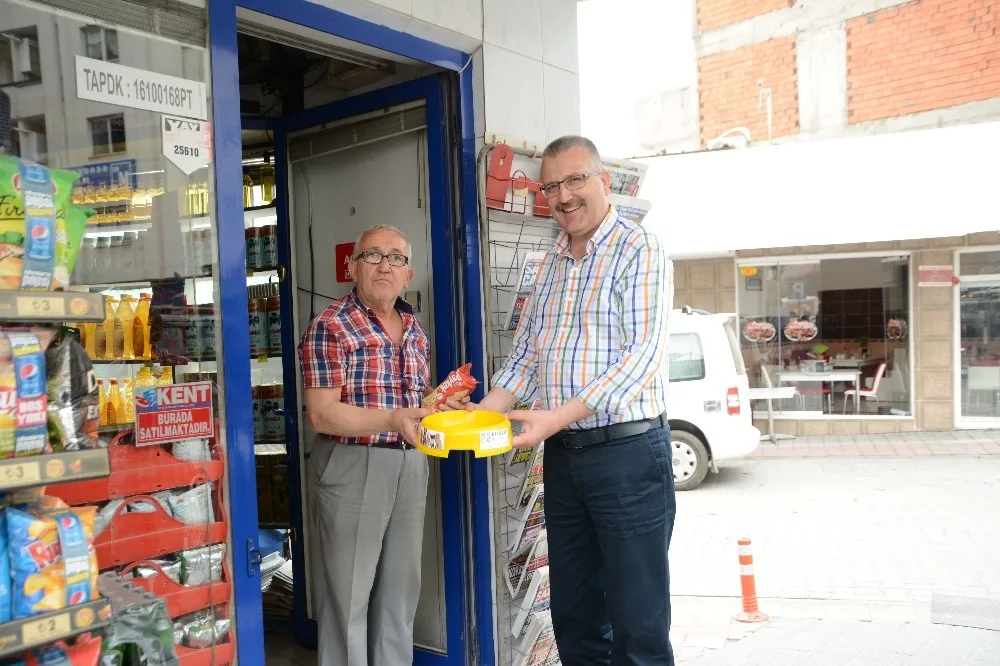 Karacabey Belediyesinden Sokak Hayvanlarına Serin Su