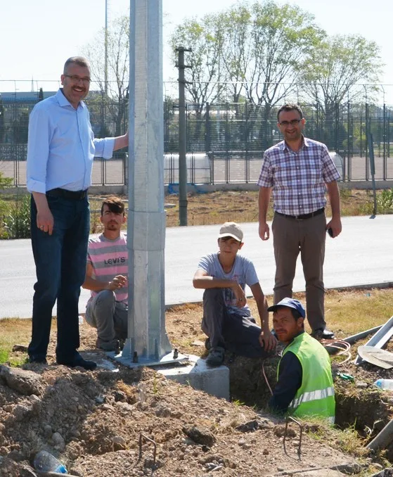 Karacabeyde Elektrik Hatları Yer Altına Alınıyor