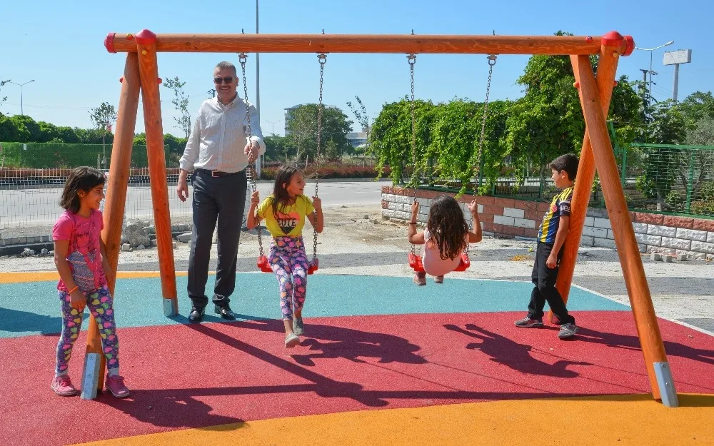Karacabeyde Şehit Pilot Yüzbaşı Acarca Parkında Tadilat Çalışmaları Tam Gaz Sürüyor