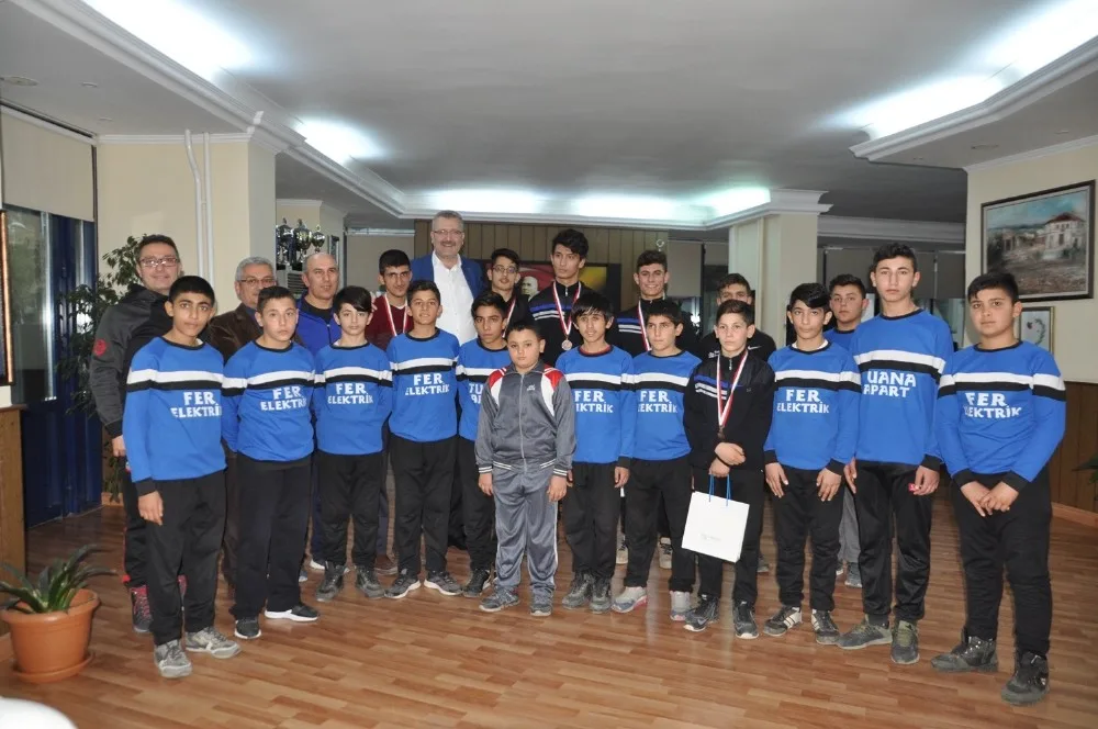 Karacabeyli Güreşçilerden Uluslararası Başarı