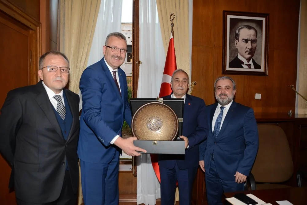 Karacabeylilerden Fakıbabaya Teşekkür Ziyareti