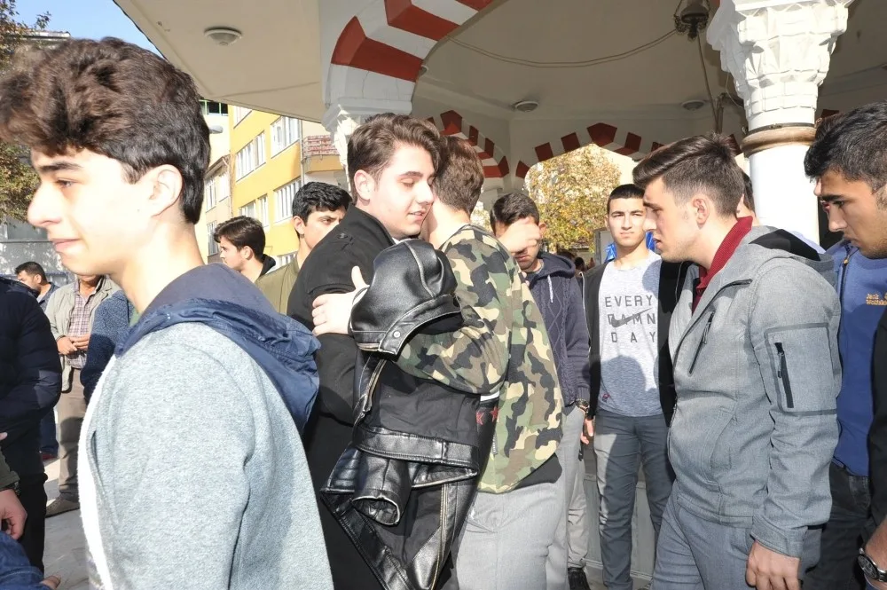 Karısı Tarafından Öldürülen Adam Son Yolculuğuna Uğurlandı