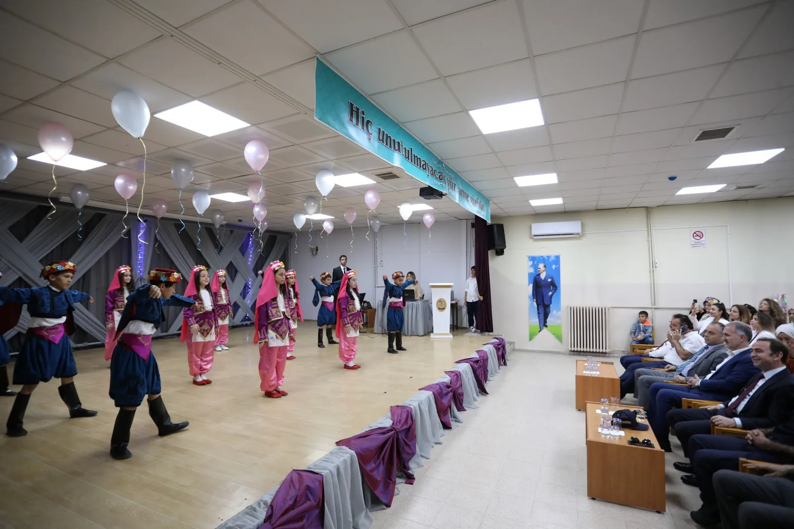 İnegöl’de 70 bin öğrenci karne heyecanını yaşadı