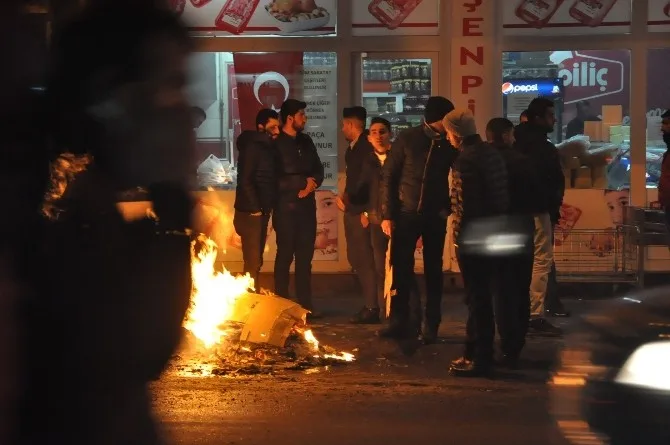 Karsın Soğuğu Vatandaşa Durakta Ateş Yaktırdı