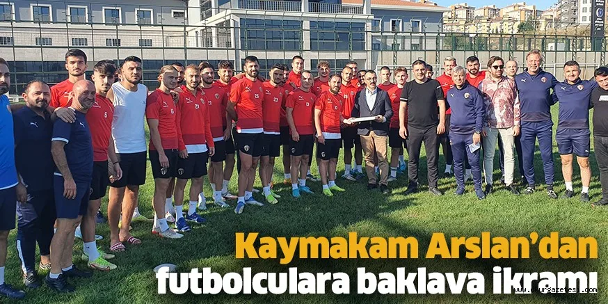 Kaymakam Arslan’dan futbolculara baklava ikramı