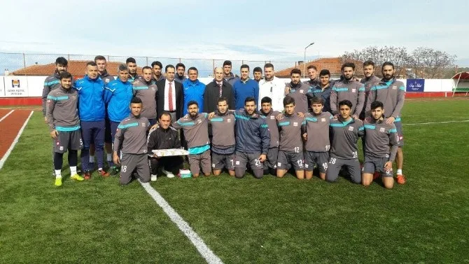 Kaymakam Nazlıdan Ayvalıkgücü Belediyespora Baklavalı Doping