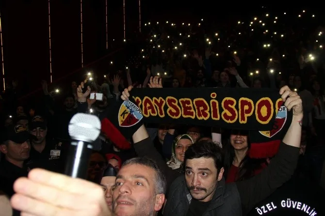 Kayseri Forum ‘Çalgı Çengi İkimiz Sevgisiyle Stadyuma Döndü