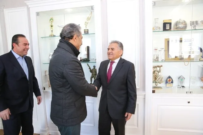 Kayserispor Başkanı Yönetim Kurulu Üyeleri Başkan Büyükkılıçı Ziyaret Etti