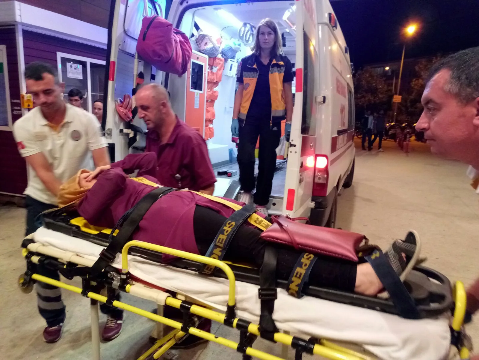 ASANSÖRT BOŞLUĞUNA DÜŞEN İŞÇİ YARALANDI