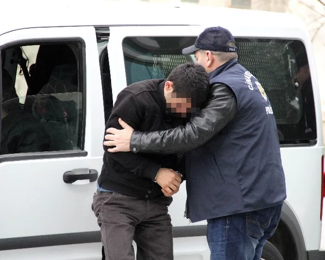 Kız Arkadaşına Laf Attığı İddiasıyla Askeri Vuran Gence 4 Yıl 2 Ay Hapis