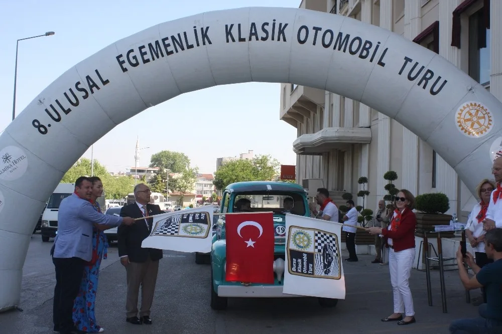 Klasik Otomobiller Hasta Çocuklar İçin Yolda