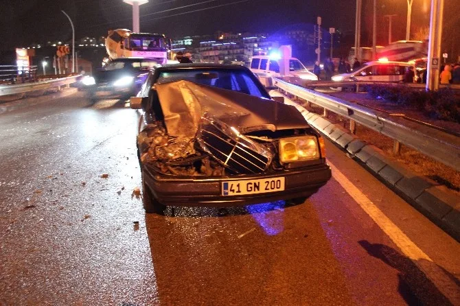 Kocaelide Trafik Kazası: 3 Yaralı