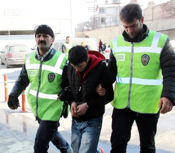 Konyada Kartvizit Çetesine Polisten Suçüstü
