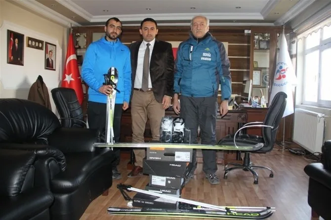 Kulüplere Kayak Malzemesi Desteği