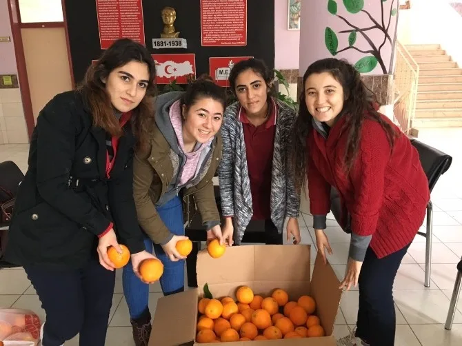 Kumlucalı Öğrenciler Muş Hasköye Sebze Meyve Gönderdi