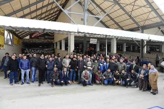 Kuşadasında Pazarcıların Eylemi Sürüyor
