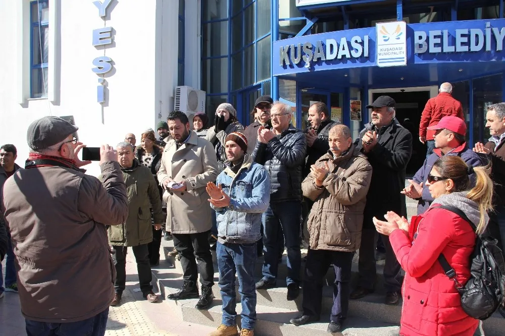 Kuşadasında Toprak Kayması Mağdurlarından Eylem