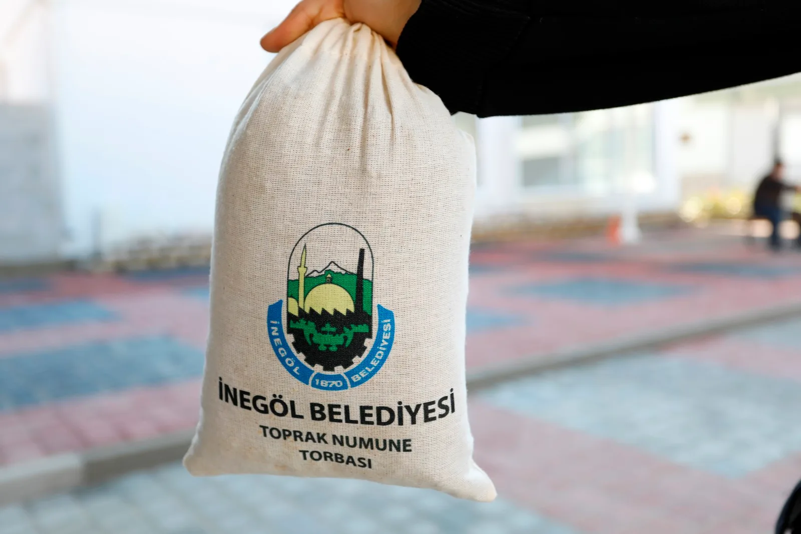 İnegöl Belediyesi tarlaların toprak analizini ücretsiz yaptırıyor