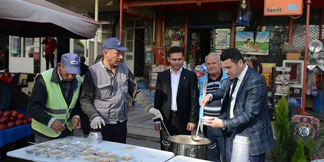 KURŞUNLU’DA BiN KiŞiLiK AŞURE DAĞITILDI