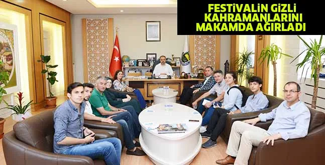 FESTiVALiN GiZLi KAHRAMANLARINI MAKAMDA AĞIRLADI