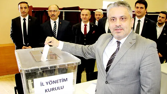 AK PARTi'DE TEMAYüL YOKLAMASI