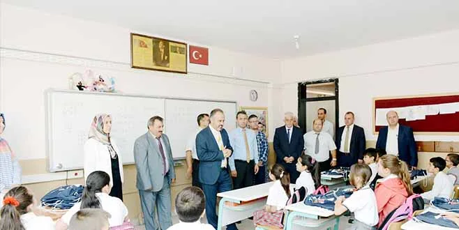 BELEDiYE'DEN 2000 öĞRENCiYE KIRTASiYE DESTEĞi