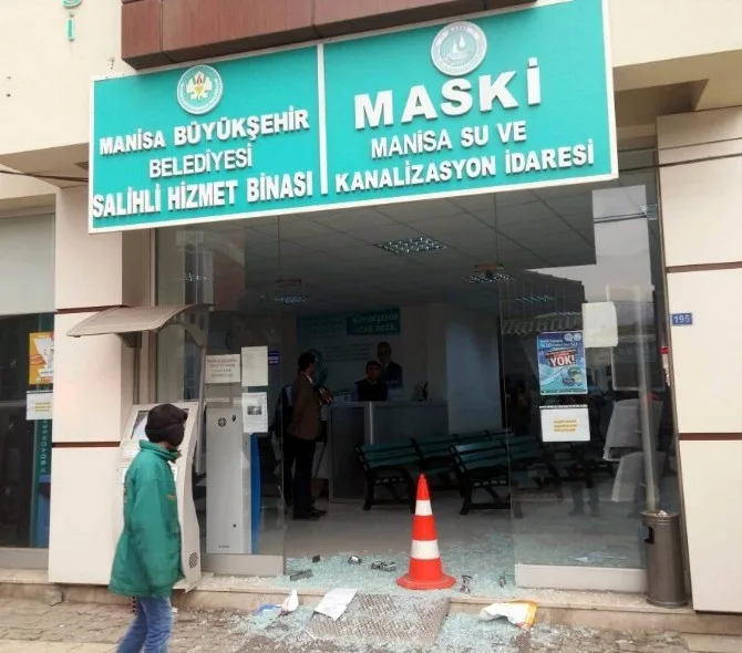 Manisada Maski Binasına Baltalı Saldırı