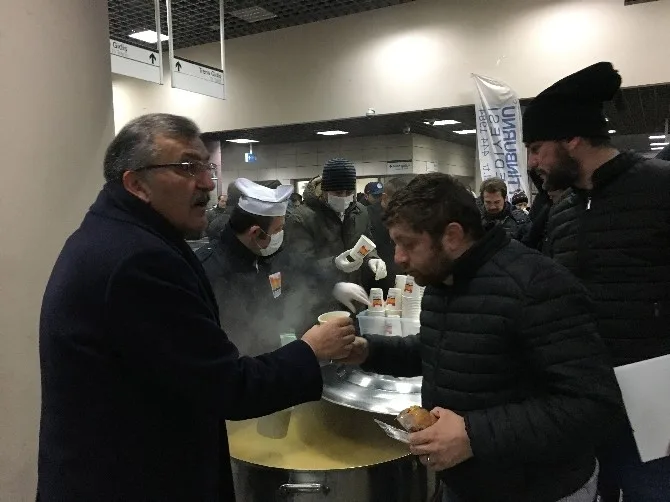 Marmarayda Vatandaşlara Sabah Çorbası Dağıtıldı