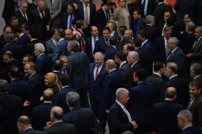 Mecliste Kritik Oylama Sona Erdi