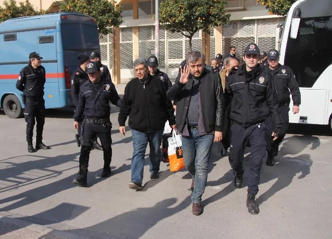 Mersinde Fetöden Gözaltına Alınan 13 Kişi Adliyeye Sevk Edildi