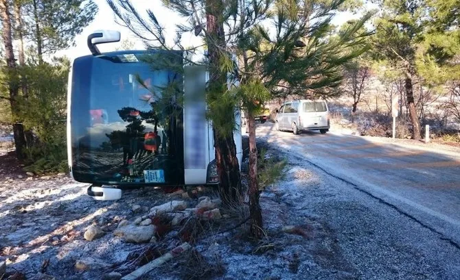 Mersinde Yolcu Otobüsü Devrildi: 9 Yaralı