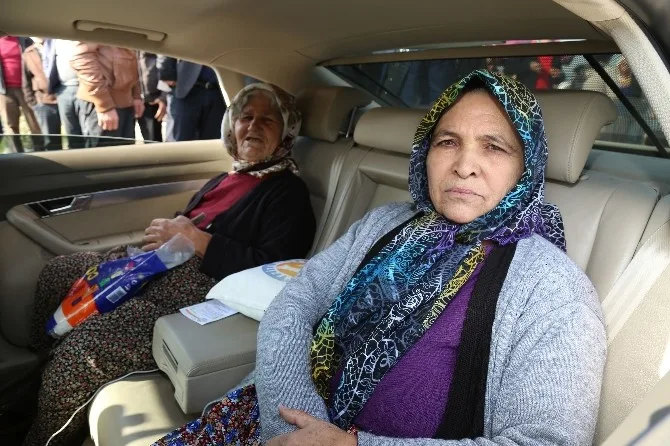 Mezitlili Kadınlar, Başkan Tarhanın Makam Aracına Bindi