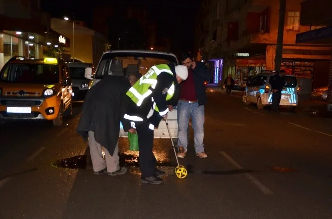 Minibüs Yayaya Çarptı: 1 Yaralı