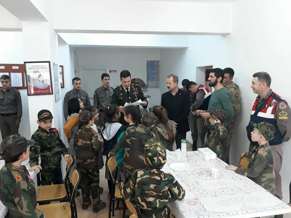 Miniklerden Mehmetçiğe Mektup