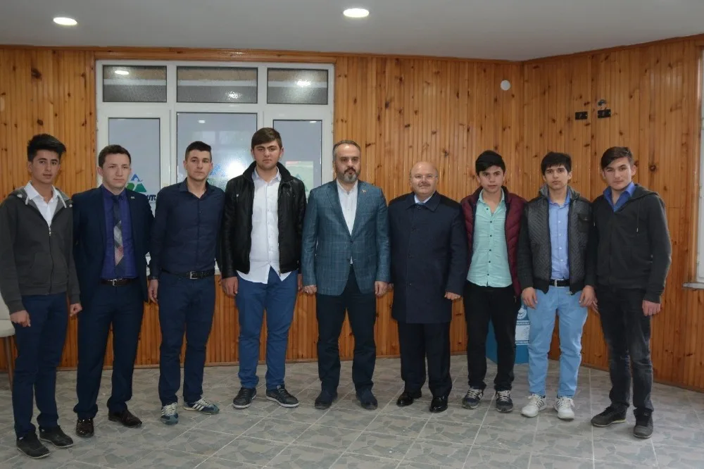 Mobilyacı Olmak İçin Evlerinden 350 Kilometre Uzakta Eğitim Görüyorlar