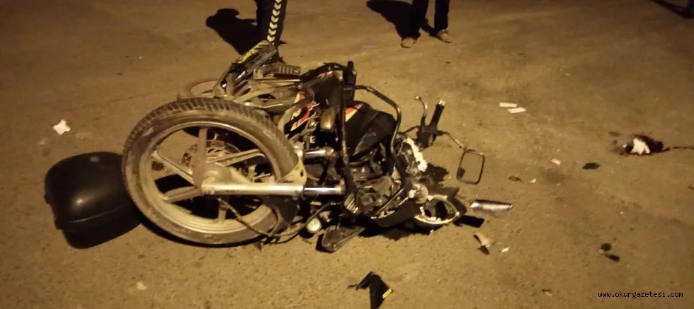 MOTOSİKLET İKİYE AYRILDI